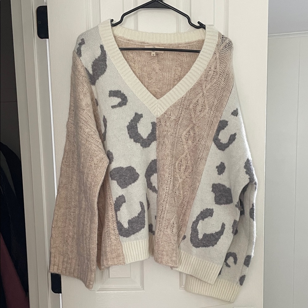 Entro V-Neck Sweater - Cream and Gray